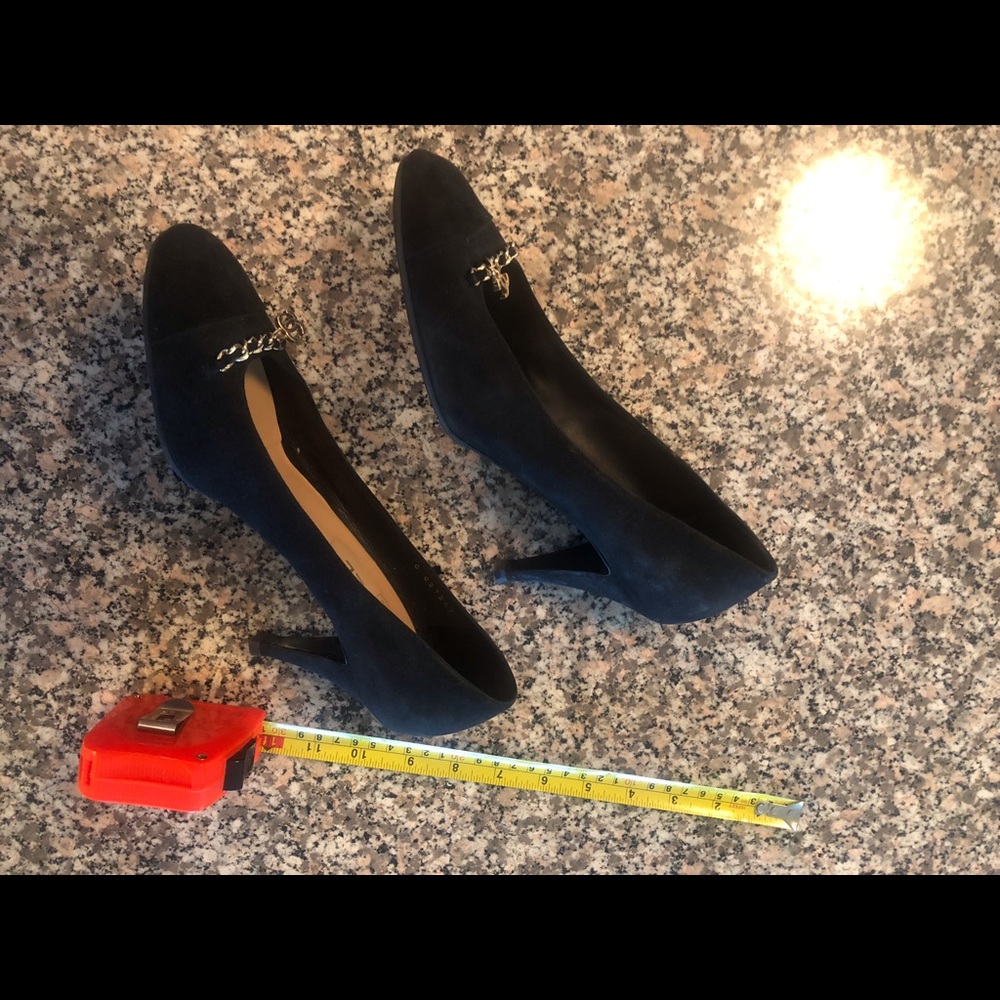 The Most Classic CHANEL heels, black suede - Picture 8 of 8